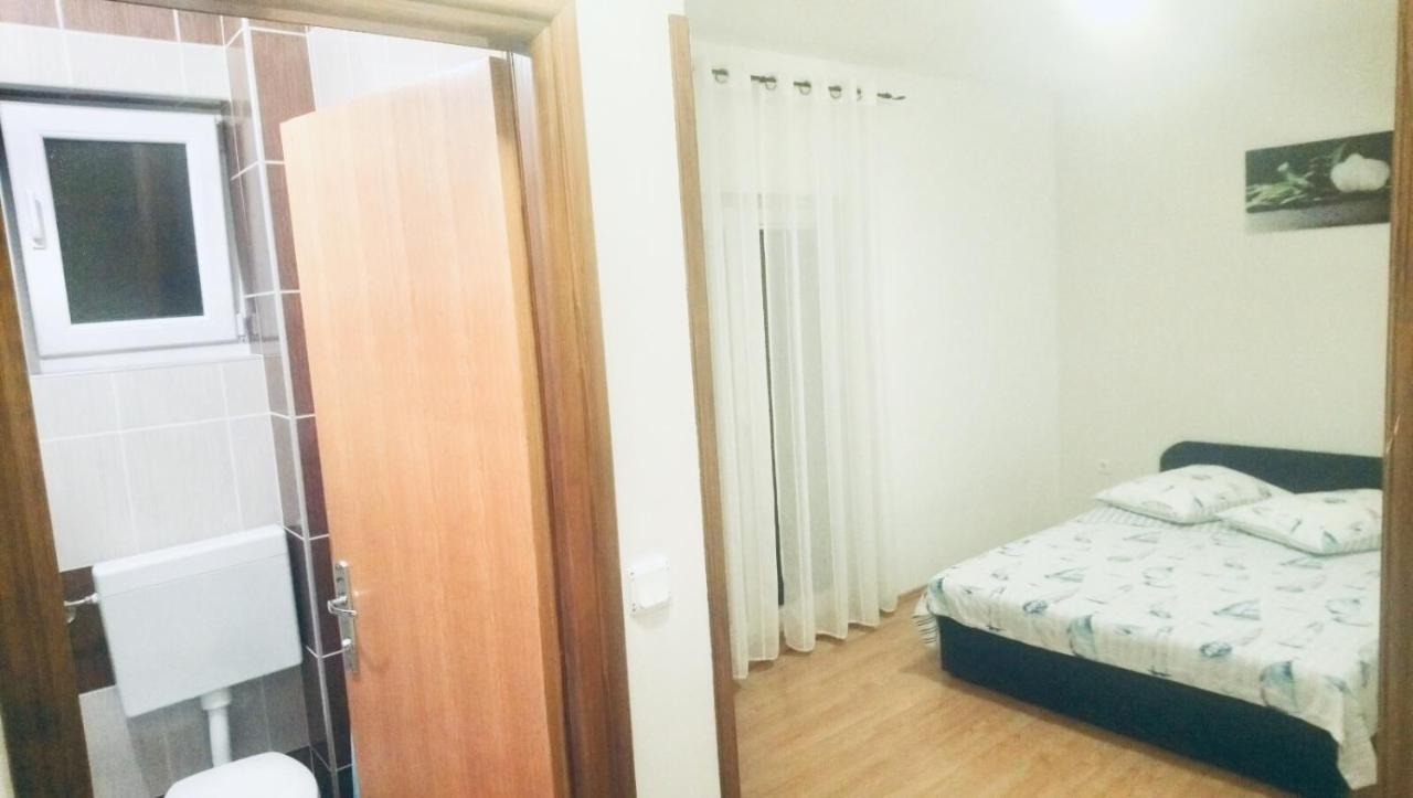 Apartmani Niko 1 Radovin Kültér fotó