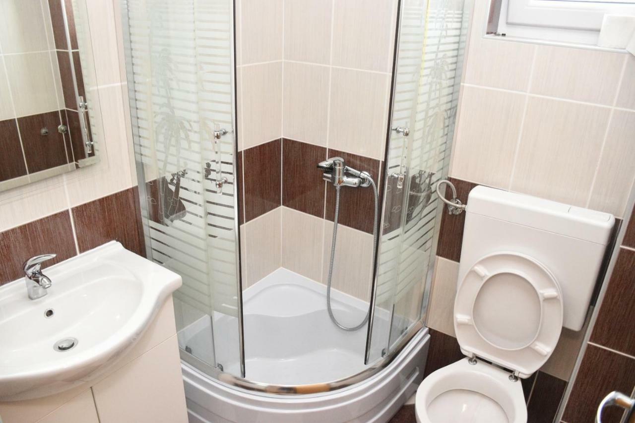 Apartmani Niko 1 Radovin Kültér fotó